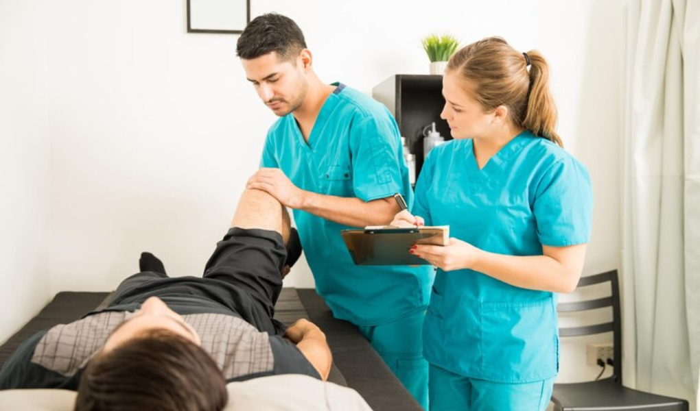 Quelle est la différence entre un chiropracteur et un ostéopathe ?